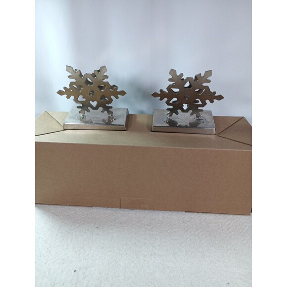 Pair of Silver Snowflake Stocking Holders – Mantelpiece Christmas Decor – Metal - Picture 6 of 13